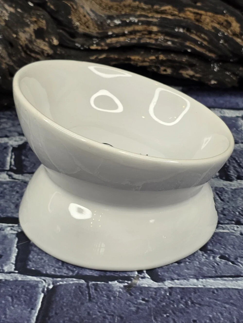 YHY Raised Tilted Ceramic Cat Bowl with Paw Prints & “Yummy!” Design